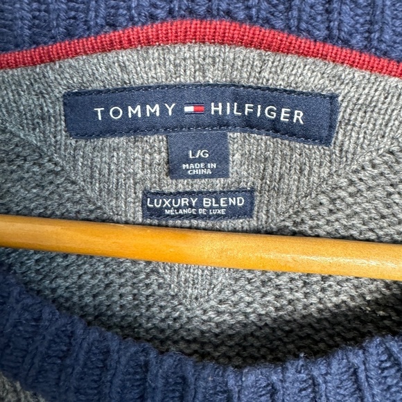 Tommy Hilfiger Luxury Blend Men's Gray Logo Long Sleeve Knit Sweater Large - Picture 3 of 14